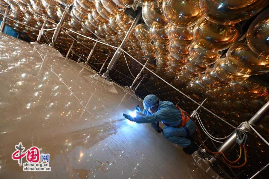 【中国网】超大规模超高精度！江门中微子实验正式运行